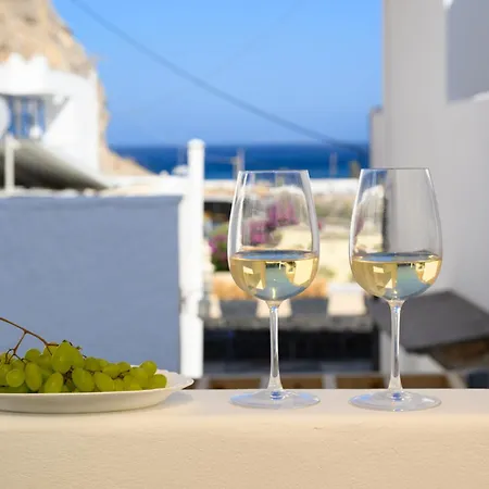 Ξενοδοχείο με διαμερίσματα Angelo Boutique Santorini 4*