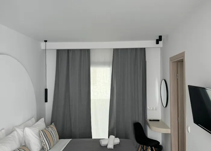 Angelo Estate Santorini Aparthotel 4*